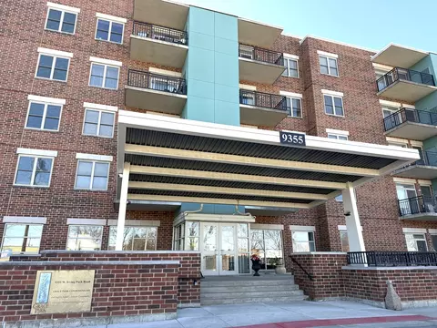 9355 Irving Park Rd #409, Schiller Park, IL 60176