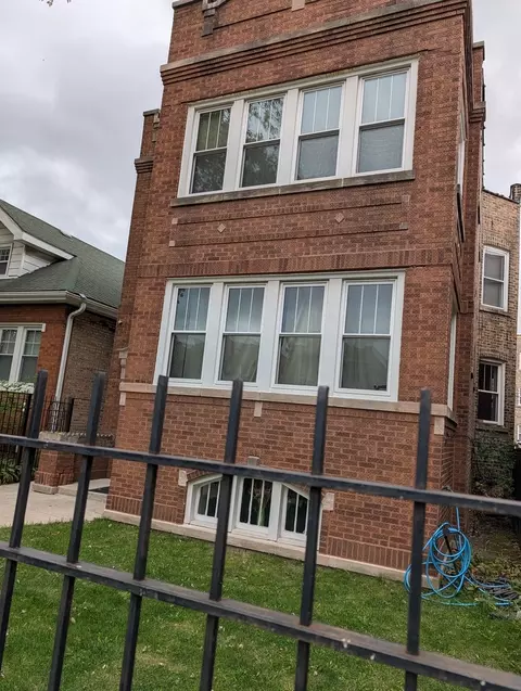 4055 W Nelson St, Chicago, IL 60641