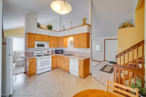 Kitchen - 45 Denise Ct, Matteson, IL 60443 photo 3 of 3