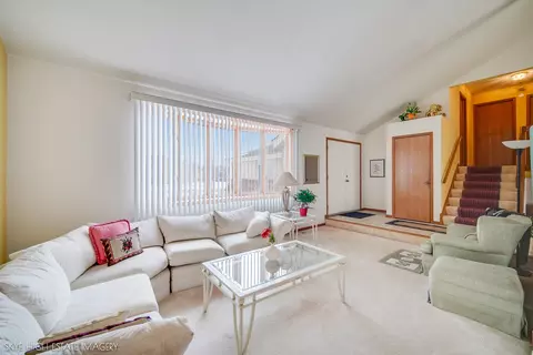 Living - 45 Denise Ct, Matteson, IL 60443 photo 1 of 3