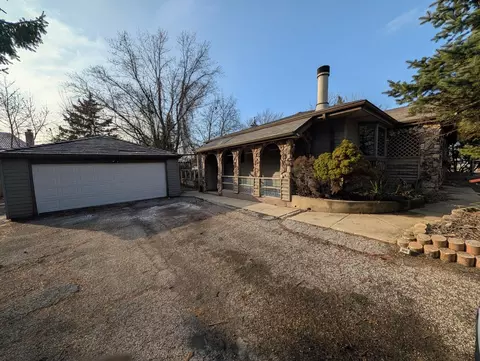 1 N248 Darling St, Carol Stream, IL 60188