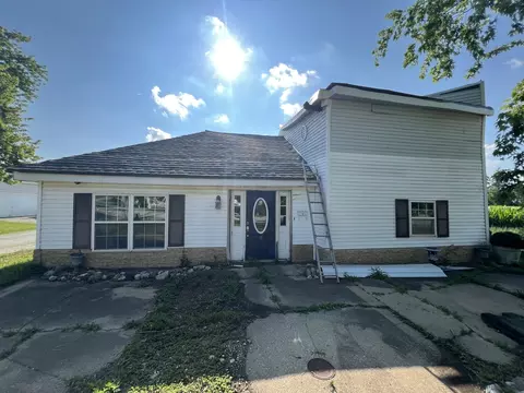303 N Main St, Seymour, IL 61875