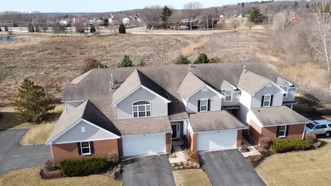 1053 Carrick Ln #1053, Mchenry, IL 60050