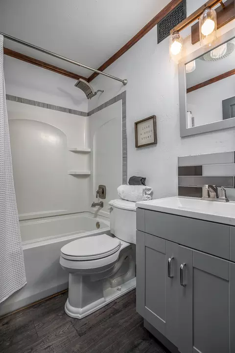 Bath - 444 6th St E, Milan, IL 61264 photo 1 of 1