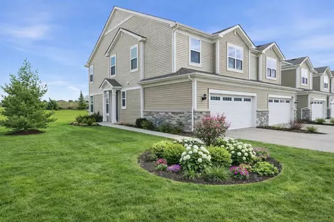 1040 Moraine Dr, South Elgin, IL 60177