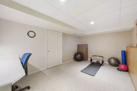 2830 Colonial Dr, Elgin, IL 60124 photo 27