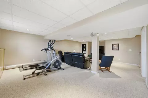 2830 Colonial Dr, Elgin, IL 60124 photo 26