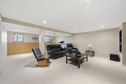 2830 Colonial Dr, Elgin, IL 60124 photo 25