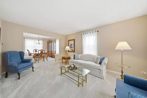 2830 Colonial Dr, Elgin, IL 60124 photo 12