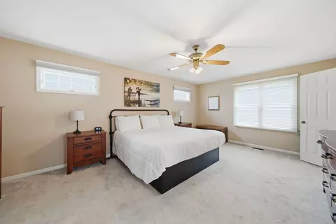 2830 Colonial Dr, Elgin, IL 60124 photo 16