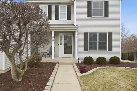 2830 Colonial Dr, Elgin, IL 60124 photo 2