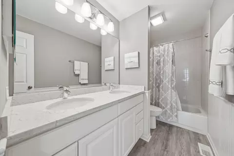 2830 Colonial Dr, Elgin, IL 60124 photo 24