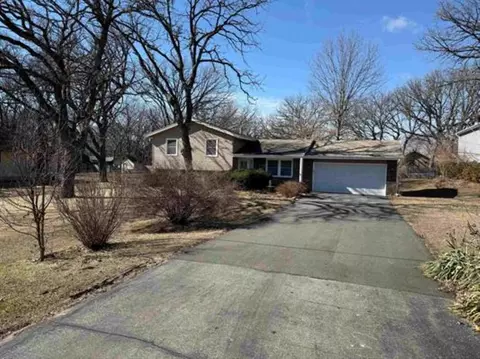 11392 Edgemere Ter, Roscoe, IL 61073