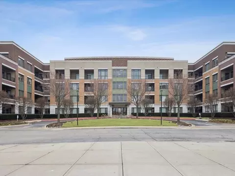 1000 Village Center Dr #405, Burr Ridge, IL 60527