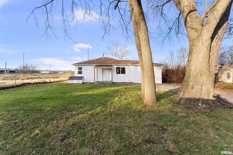 3221 66th Ave, Moline, IL 61265