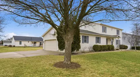 Exterior - 2 Knottingham Ct, Bloomington, IL 61704 photo 2 of 8