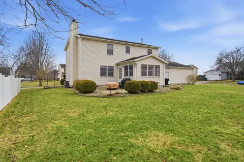 Exterior - 2 Knottingham Ct, Bloomington, IL 61704 photo 5 of 8