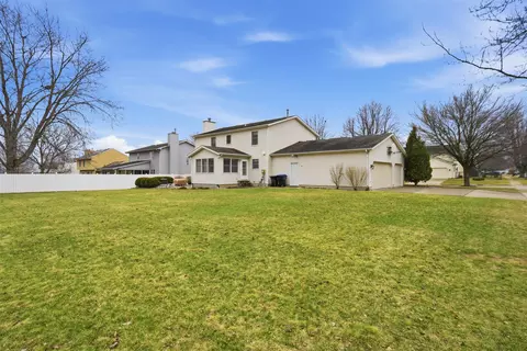 Exterior - 2 Knottingham Ct, Bloomington, IL 61704 photo 3 of 8
