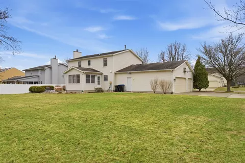Exterior - 2 Knottingham Ct, Bloomington, IL 61704 photo 6 of 8
