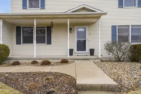 Exterior - 2 Knottingham Ct, Bloomington, IL 61704 photo 7 of 8