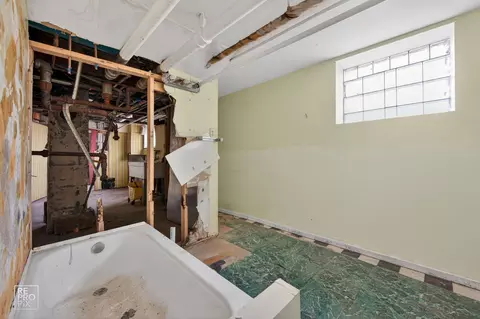 Bath - Undisclosed, Chicago, IL 60628 photo 2 of 2
