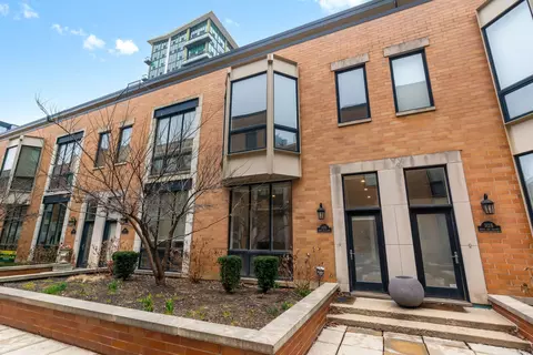 312 N Desplaines St #C, Chicago, IL 60661