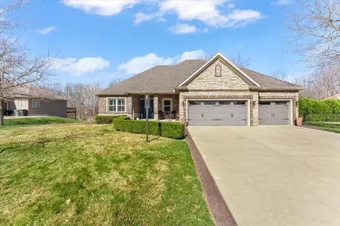 1310 White Oak Rd, Mahomet, IL 61853