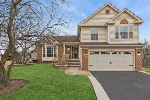 765 Village Rd, Crystal Lake, IL 60014