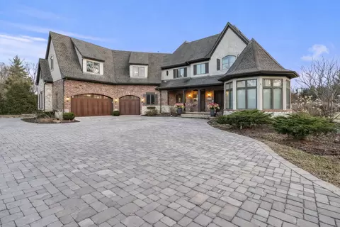 23 W711 Hobson Rd, Naperville, IL 60540