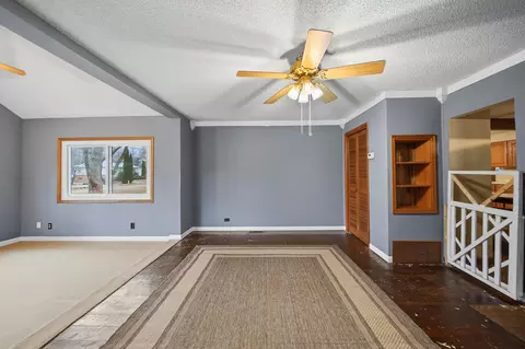 Living - 513 1st Ave, Dixon, IL 61021 photo 2 of 4