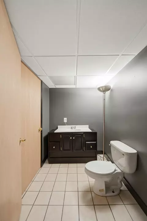 Bath - 513 1st Ave, Dixon, IL 61021 photo 3 of 3