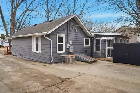 Exterior - 513 1st Ave, Dixon, IL 61021 photo 7 of 12