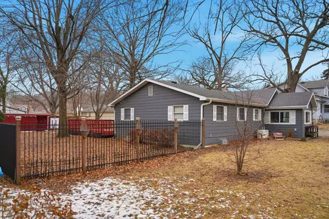 Exterior - 513 1st Ave, Dixon, IL 61021 photo 3 of 12