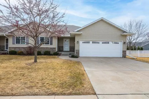 125 W Pinehurst Dr #0, Eldridge, IA 52748