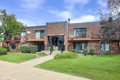 635 Limerick Ln #2B, Schaumburg, IL 60193