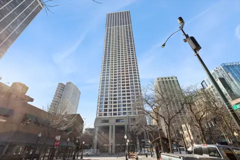 1030 N State St #33B, Chicago, IL 60610