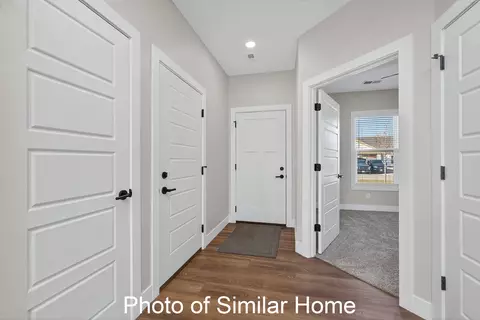 Entry Way - 446 N 2nd Ave, Eldridge, IA 52748 photo 1 of 14