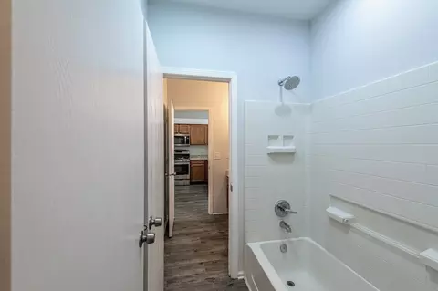 Bath - 3209 Hoffman St, Plano, IL 60545 photo 4 of 4