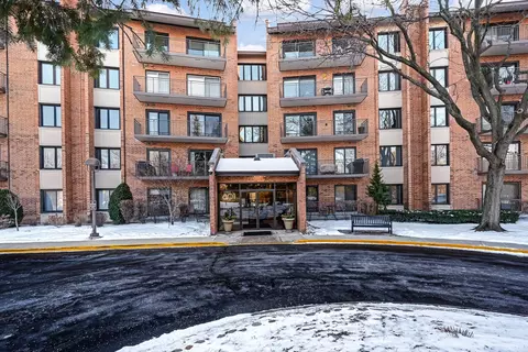 601 Lake Hinsdale Dr #112, Willowbrook, IL 60527