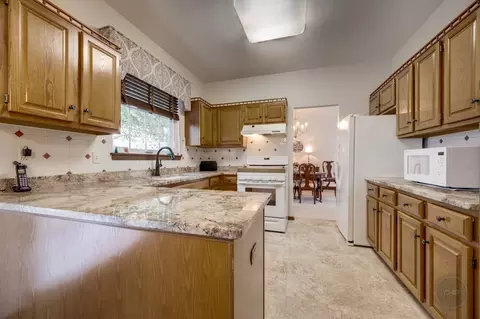 Kitchen - 4606 Carrier Cir, Plainfield, IL 60586 photo 3 of 5