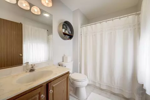 Bath - 4606 Carrier Cir, Plainfield, IL 60586 photo 2 of 3