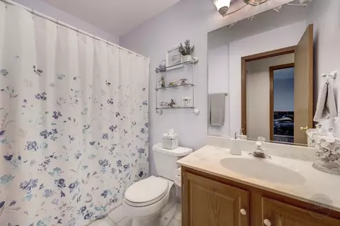 Bath - 4606 Carrier Cir, Plainfield, IL 60586 photo 3 of 3