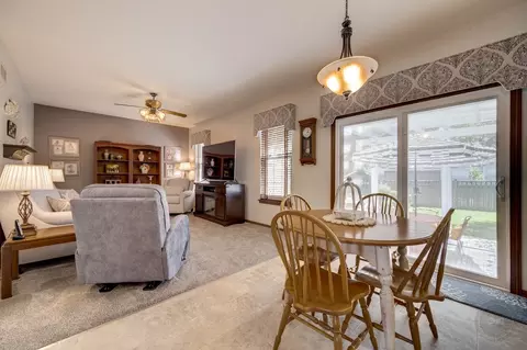 Dining - 4606 Carrier Cir, Plainfield, IL 60586 photo 4 of 4
