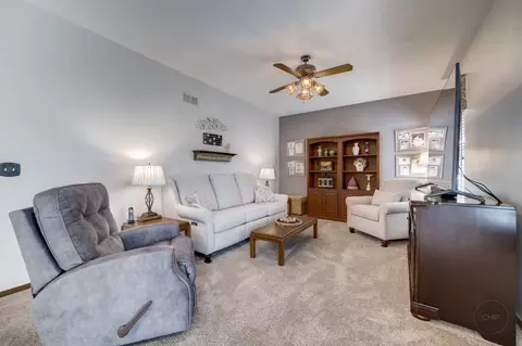 Living - 4606 Carrier Cir, Plainfield, IL 60586 photo 3 of 5