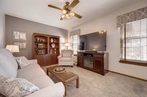 Living - 4606 Carrier Cir, Plainfield, IL 60586 photo 4 of 5