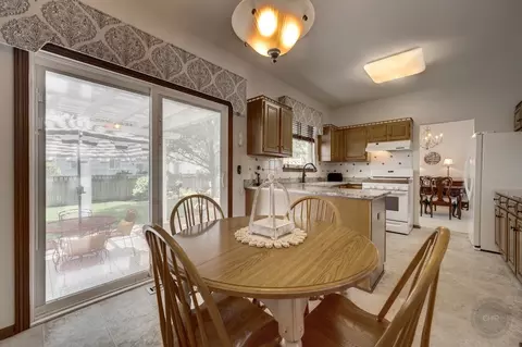 Kitchen - 4606 Carrier Cir, Plainfield, IL 60586 photo 5 of 5