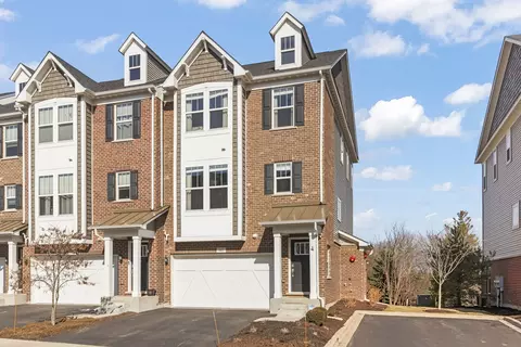 941 Coletta Cir, Naperville, IL 60563