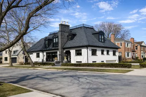 6227 N Sauganash Ave, Chicago, IL 60646