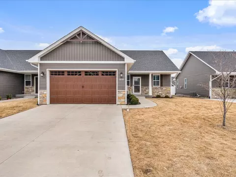 3039 Mary Leigh Dr, Bettendorf, IA 52722