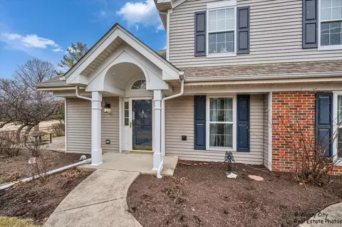 2054 Peach Tree Ln, Algonquin, IL 60102